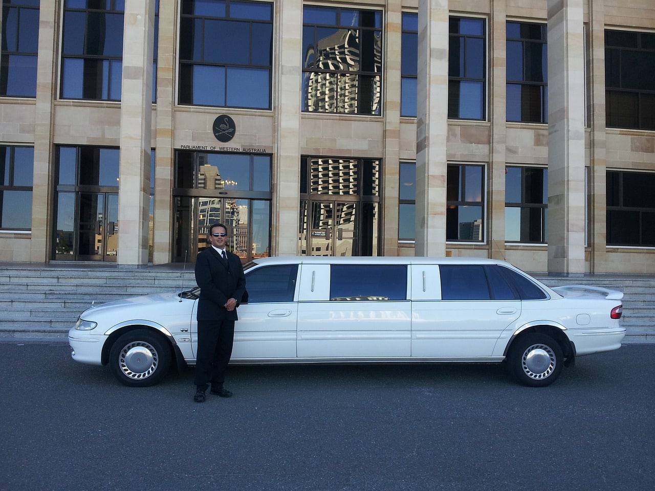 Why You Should Choose An Airport Limo Service